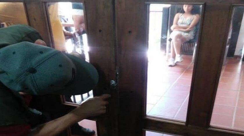 ¿Quién gobierna así? Alcalde electo no pudo entrar a su despacho porque el anterior le dejó la puerta con llave 1 Alcalde no entra a despacho porque encuentra puerta con llave