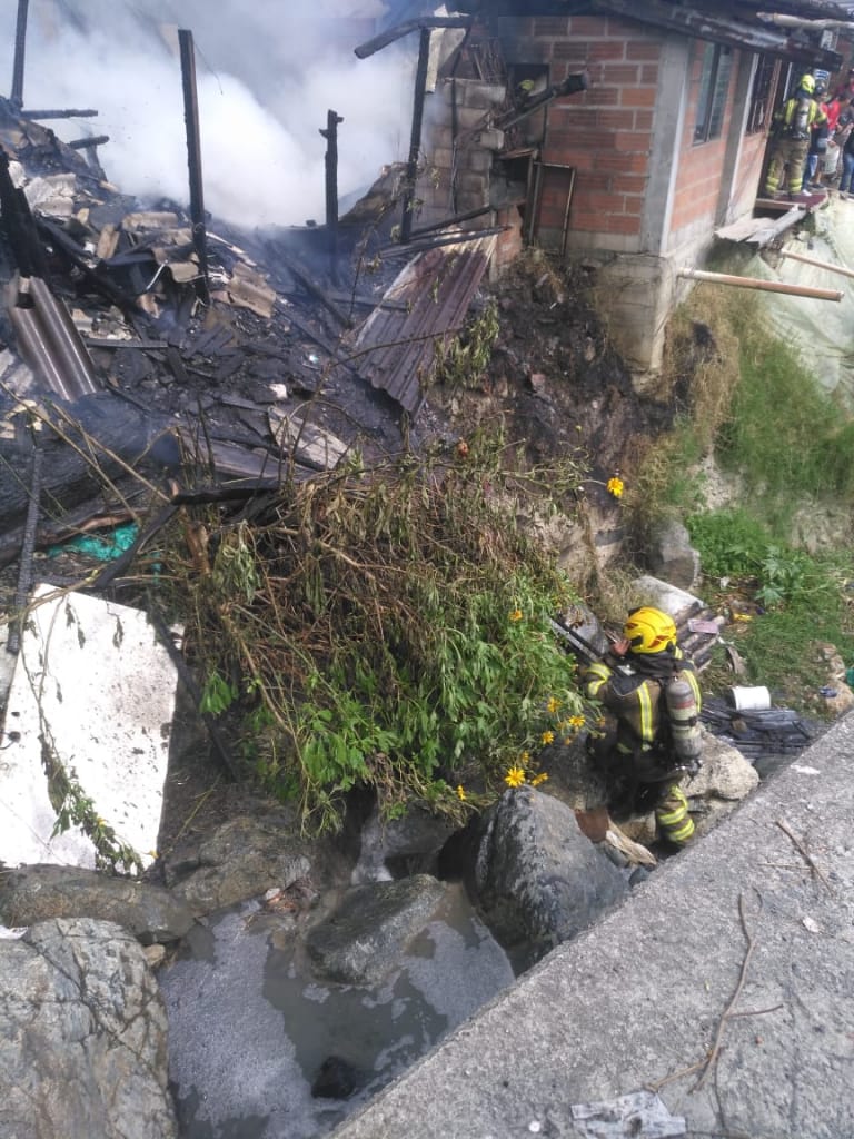 Fotos: Cuatro viviendas afectadas por incendio en el barrio Robledo Aures 2 IMG 20200201 WA0038