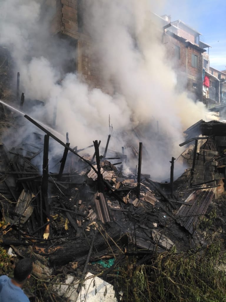 Fotos: Cuatro viviendas afectadas por incendio en el barrio Robledo Aures 4 IMG 20200201 WA0039