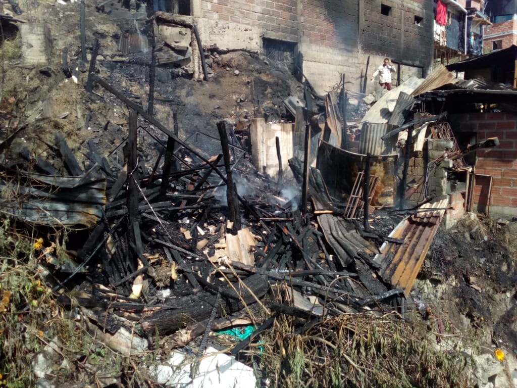 Fotos: Cuatro viviendas afectadas por incendio en el barrio Robledo Aures 6 IMG 20200201 WA0037