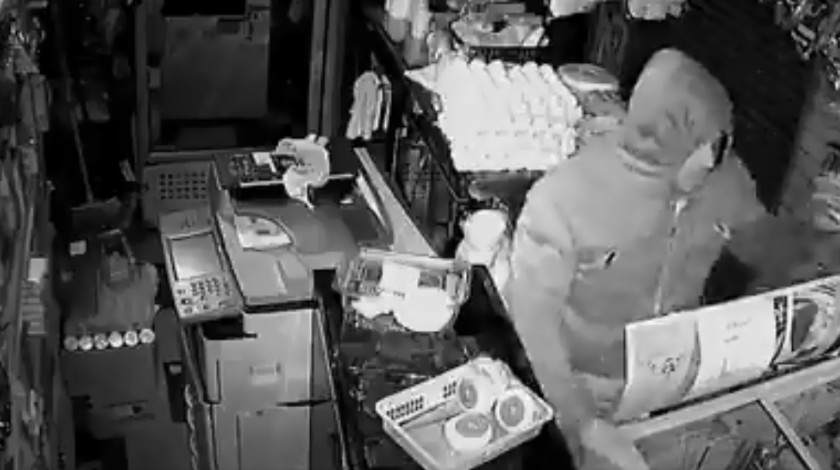 EN VIDEO: Se metió a un local de Guayabal y se llevó toda la 'platica' 1 eobo en tienda de guayabal