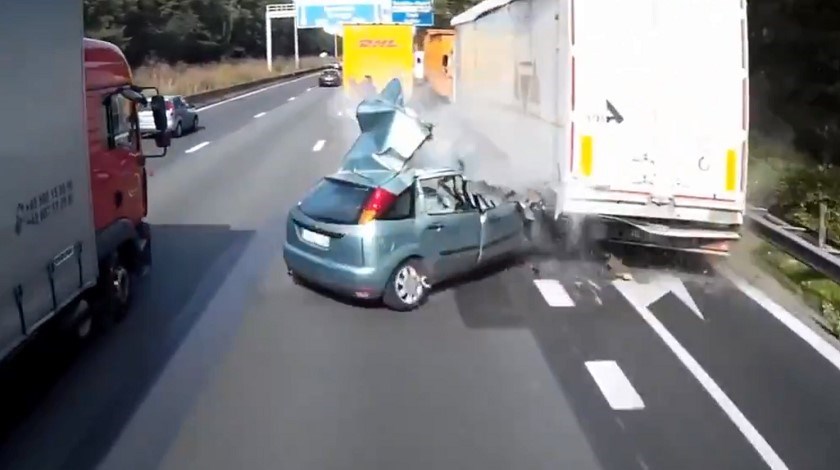 IMPACTANTE VIDEO: Ya no creerás que pasarte una salida "es el fin del mundo" 1 Accidente1