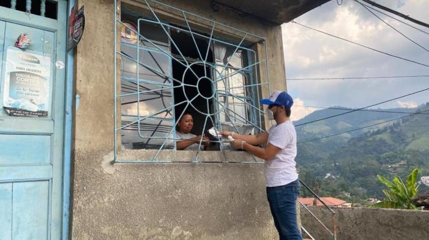 FOTOS: ¡Se puso "las botas"! El concejal Alex Morales dona mercados y elementos de seguridad en Sabaneta 1 ALEX MORALES2