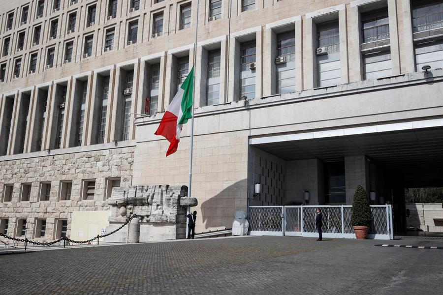 Italia pone sus banderas a media asta en señal de duelo ante la pandemia 1 56b0b303849866495d86512852712582cf9d6190w