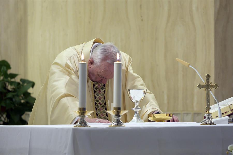 El papa reza por las familias en crisis en esta pandemia y denuncia a los usureros 1 b460d31036f25a7df8be945f187643568bcdd61bw