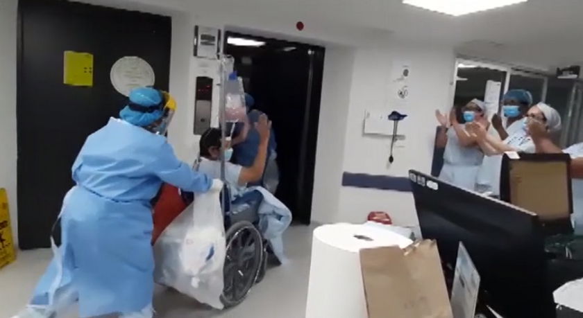 Video: Entre aplausos y tras una mejoría un paciente por Covid-19 logró salir de la UCI en una clínica de Medellín 1 03 05 20 paciente alta covid 19 medellin