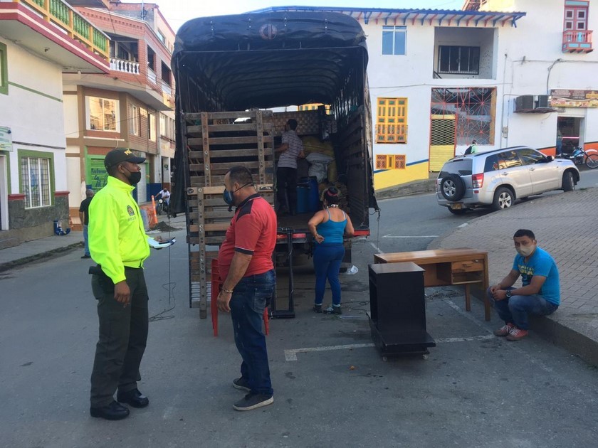 FOTOS: Así avanza el traslado de los 60 desmovilizados de las Farc desde Ituango hacia Mutatá 4 desmovilizados