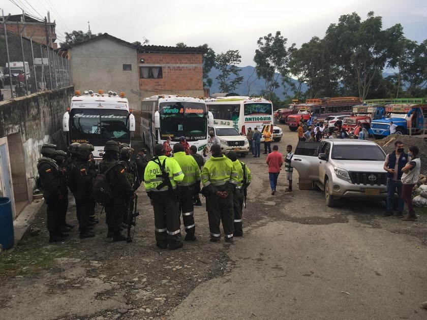 FOTOS: Así avanza el traslado de los 60 desmovilizados de las Farc desde Ituango hacia Mutatá 5 desmovilizados