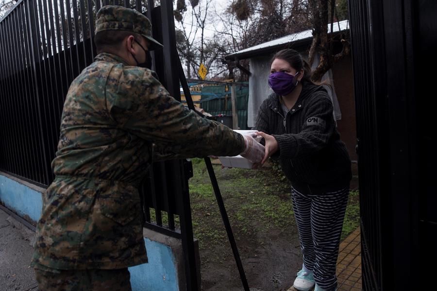 El Ejército de Chile cocina y reparte raciones solidarias en Santiago 1 542d2f6900e347605acbdec52cb460c77ff2b11fw