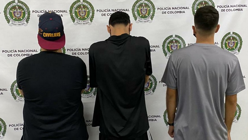 Tres 'joyitas' capturadas en Itagüí, en la calle y haciendo disparos 1 Tres 'joyitas' capturadas en Itagüí, en la calle y haciendo disparos