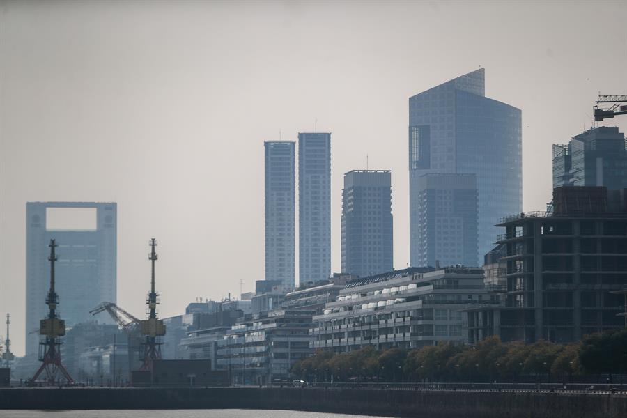 El humo de los incendios en el delta del Paraná llega a Buenos Aires y cubre la ciudad 1 378f725df4f19c6fbf7ad7cc20b7feedd85b3c1cw