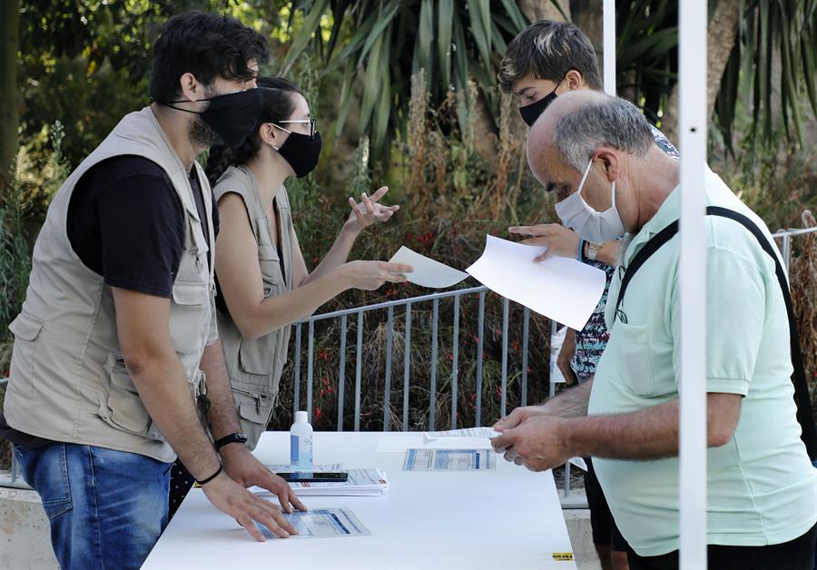 Colas en Barcelona en el primer día de PCR masivos en el barrio de Torre Baró 1 29645949bc9064ba3bdc54206696c40ff652b31dw
