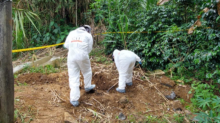 EN FOTOS: Enterrado hallaron el cuerpo de un joven que estaba desaparecido en Fredonia 1 Exhuman cuerpo de joven desaparecido en Fredonia 2
