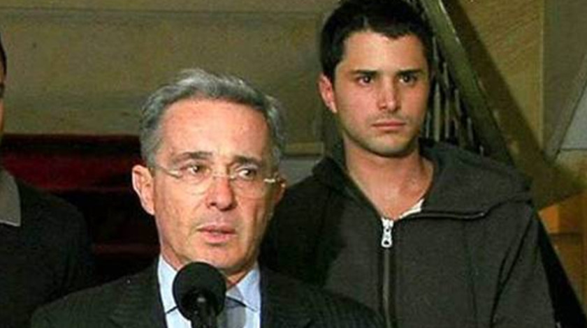 "Él ha vivido en carne propia la violencia del país, y es triste que esté preso": Tomás sobre su papá, Álvaro Uribe 1 Alvaro Uribe Velez y su hijo Tomas Uribe Moreno