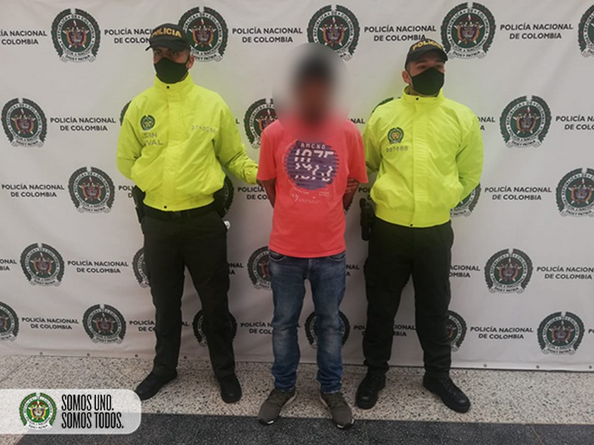 FOTOS: En diferentes barrios de Medellín 'agarraron' a 8 hombres por violencia intrafamiliar 25 captura violencia intrafamiliar5