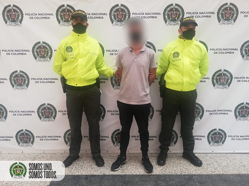 FOTOS: En diferentes barrios de Medellín 'agarraron' a 8 hombres por violencia intrafamiliar 24 captura violencia intrafamiliar3