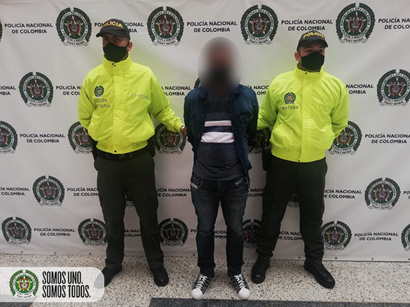 FOTOS: En diferentes barrios de Medellín 'agarraron' a 8 hombres por violencia intrafamiliar 22 captura violencia intrafamiliar6
