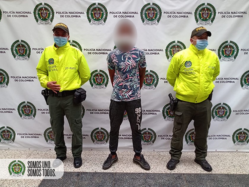 FOTOS: En diferentes barrios de Medellín 'agarraron' a 8 hombres por violencia intrafamiliar 18 captura violencia intrafamiliar4