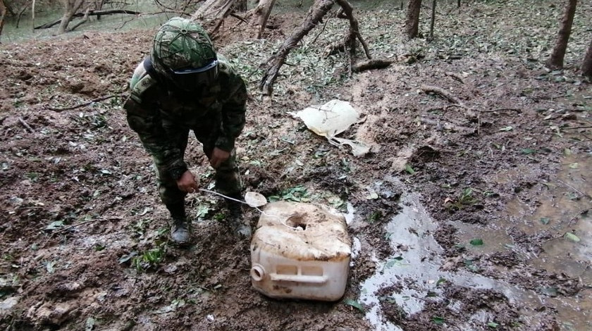 FOTOS: Cayó una tonelada de explosivos que las disidencias de las Farc iban a usar para hacer atentados terroristas 1 Deposito de explosivos de las disidencias de las Farc