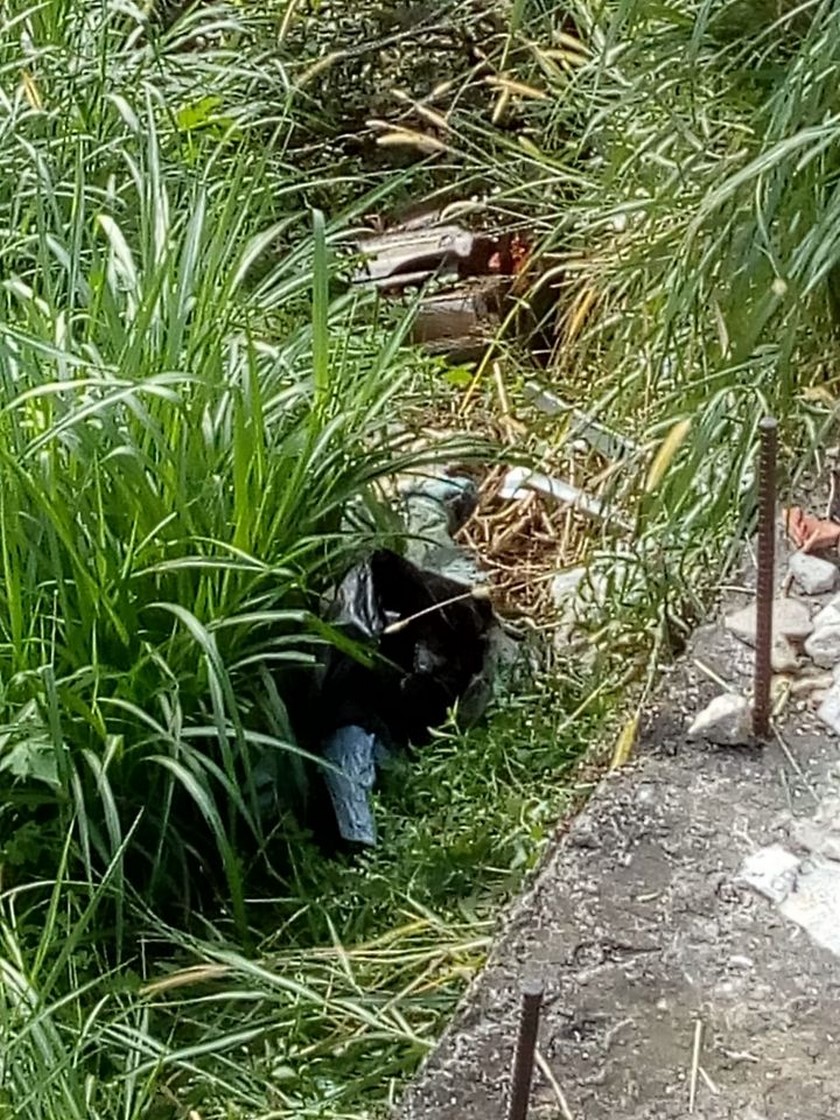 FOTOS Y VIDEO: Encontraron un bulto con dos cadáveres en Manrique, al parecer llevaban 8 días en el lugar 3 muertosmanrique2