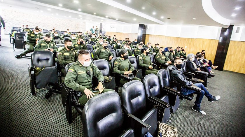 En Bogotá están capacitando en Derechos Humanos a la Policía, después de la polémica por muerte de Javier Ordóñez 1 policias de bogota formacion en derechos humanos noticias