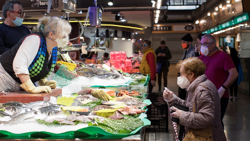 Las bondades de los alimentos con vitaminas A, E y D en males respiratorios que podrían ayudar con la COVID 1 PESCADO MERCADO DE COMIDA DE MAR