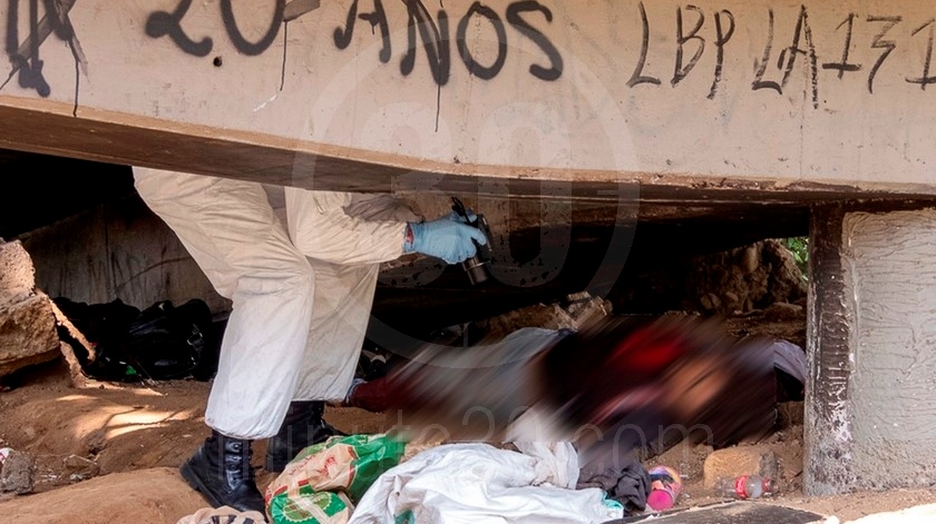 FOTOS: ¡Le dieron varias puñaladas! Habitante de calle fue asesinado en puente peatonal de La Macarena 3 Asesinado La Macarena