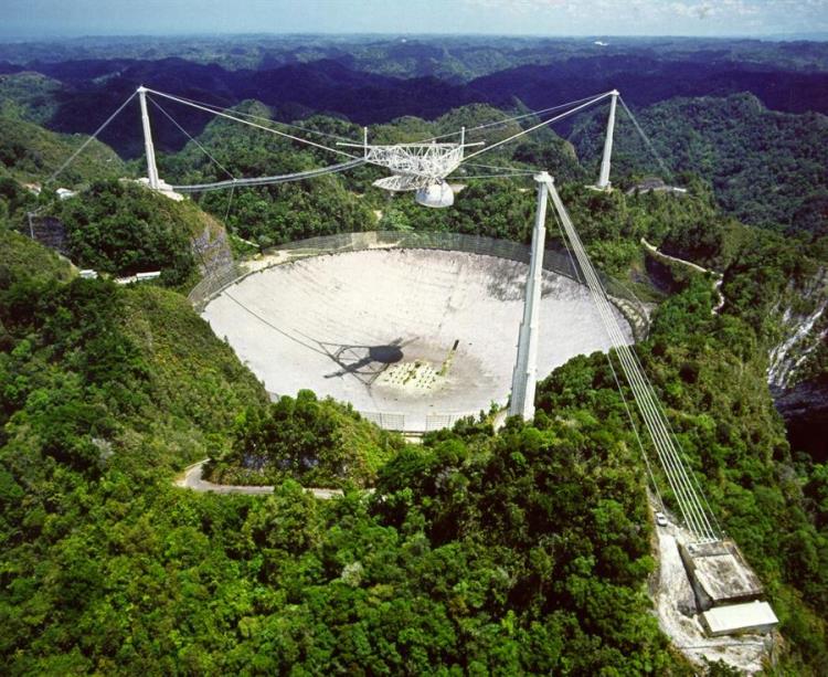 ¡Por los cables! Puerto Rico pierde el radiotelescopio de Arecibo, centro científico mundial 3 arecibo1