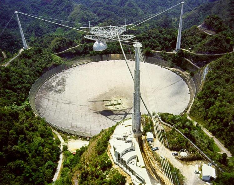 ¡Por los cables! Puerto Rico pierde el radiotelescopio de Arecibo, centro científico mundial 4 arecibo3