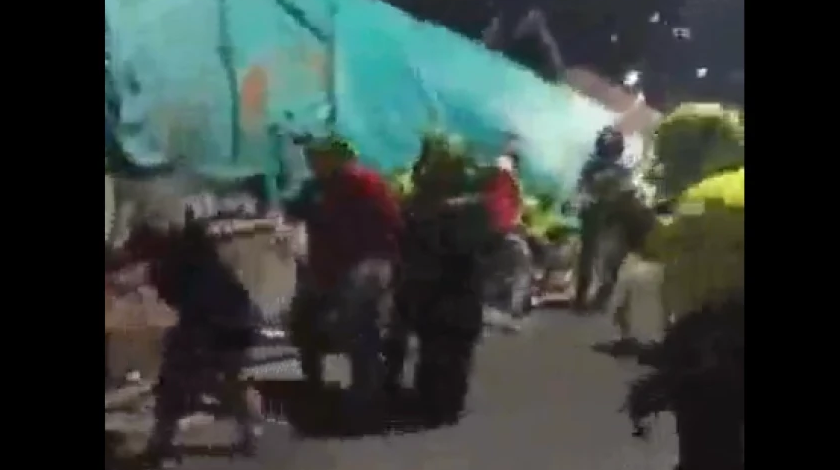 EN VIDEO: ¡Por un muñeco de ‘año viejo’! Se registró tremenda asonada en Sabaneta 1 asonada en sabaneta