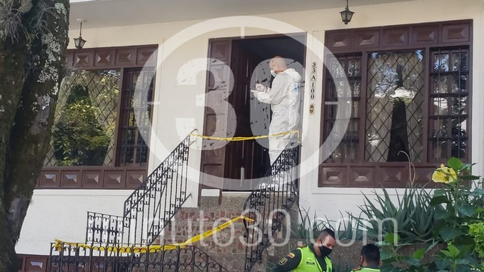 Dos personas sin vida y un herido fueron hallados al interior de una vivienda en Santa Mónica