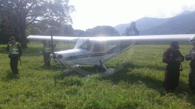 ¡Atención! Avioneta se accidentó en Copacabana, y Bomberos atienden la situación