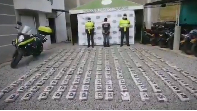 ¡Tan de malas! Se accidentó y le descubrieron la cocaína que transportada 1 ¡Tan demalas! Se accidentó y le descubrieron la cocaína que transportada
