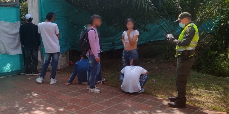 ¡Que joyitas! En Cali, autoridades sorprenden a más de 50 jóvenes en fiesta ilegal