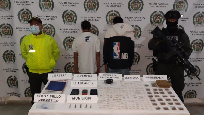 ¡Qué miedo! A dos ‘jíbaros’ de Salgar, Antioquia, les encontraron una granada y varias dosis de droga