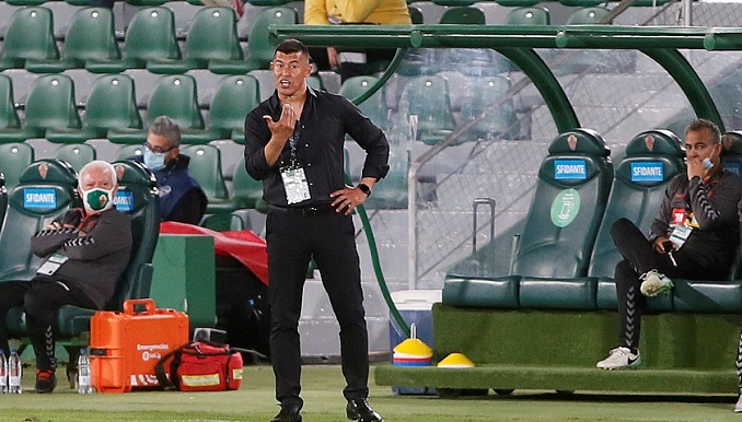 Jorge Almirón vuelve a dar positivo para COVID y tampoco estará en San Mamés