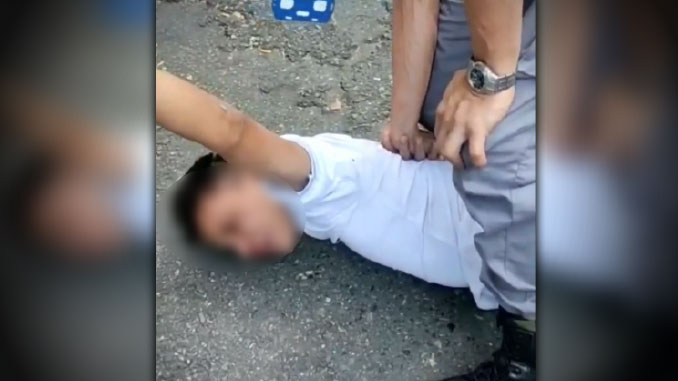 Paloterapia y algunas llaves, para hombre que quiso robarle a una extranjera en El Poblado 1 Paloterapia y algunas llaves, para hombre que quiso robarle a una extranjera en El Poblado