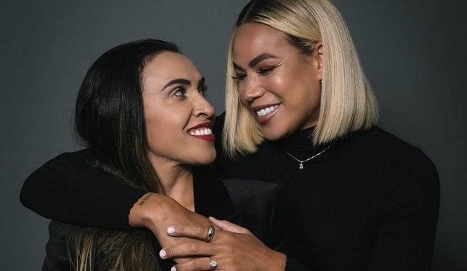 Marta anuncia compromiso con Toni Deion