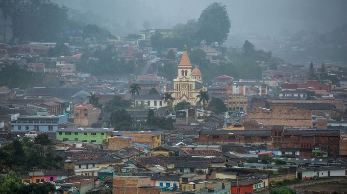 ¡Qué joyitas! Se pusieron a pelear entre tres, a navaja, y terminaron presos, en Urrao