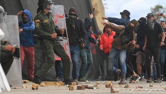 Un nuevo protocolo traza límites a la intervención de la Policía colombiana en las protestas