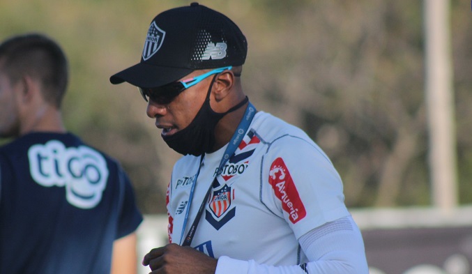 Junior presenta a Eder Chaux y Fabián Sambueza, mientras anuncia la salida de Leo Pico