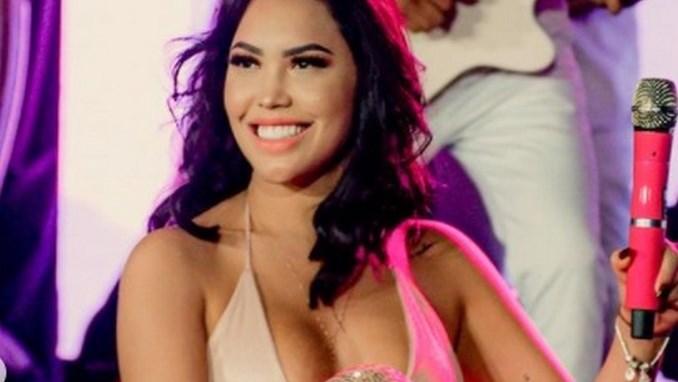 FOTOS: Ana del Castillo sedujo a varios fans al mostrar sus curvas en bikini