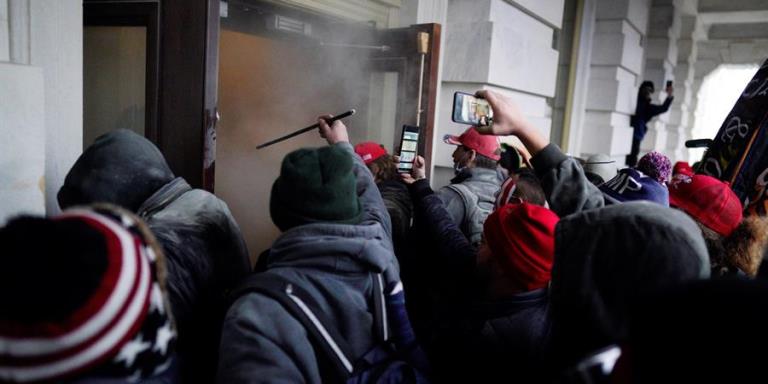 Detienen a un rabino en Estados Unidos por participar en asalto al Capitolio