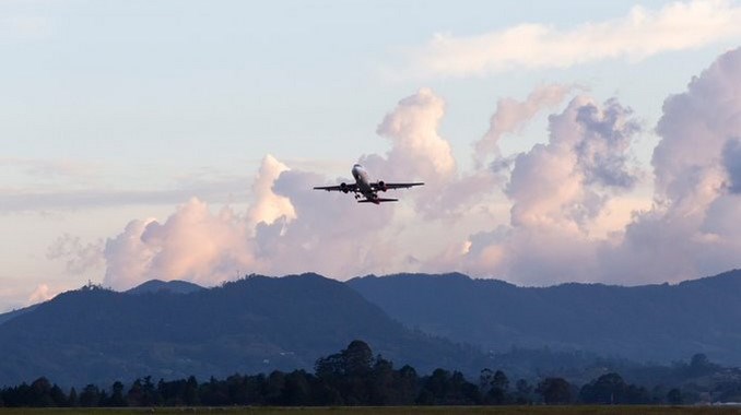 Viajeros que lleguen a Colombia deberán presentar prueba PCR