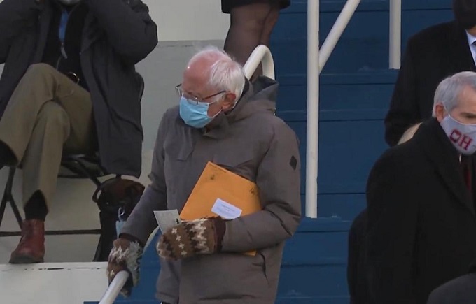 Bernie Sanders y sus manoplas roban protagonismo a Biden en Twitter en la investidura