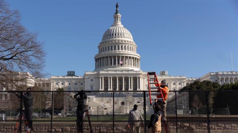 Arrestan a hispano de Florida por ataque al Capitolio en Washington