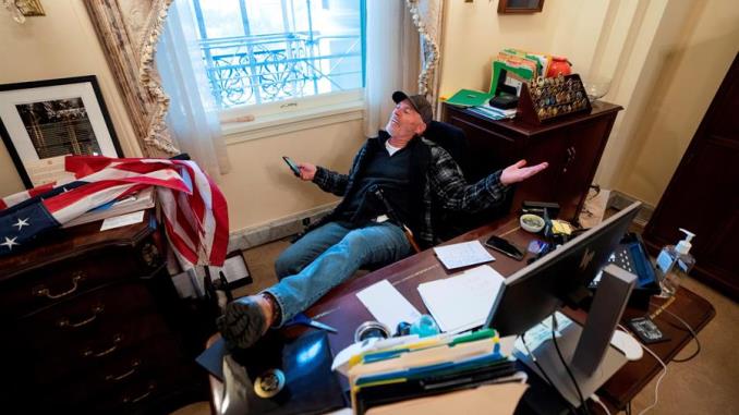 Las autoridades comienzan a arrestar en EE.UU. a los asaltantes del Capitolio