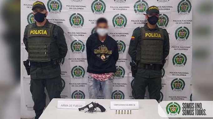 ¿Y este pa’ qué la necesita? Cogieron en Remedios a este joven, con un arma y balas