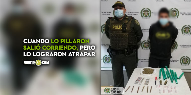 EN VIDEO: Con un “tubito” por una ventana, una “lumbrera” estaba tratando de meter droga a la Estación de Policía de Manrique 1 Estación de Policía