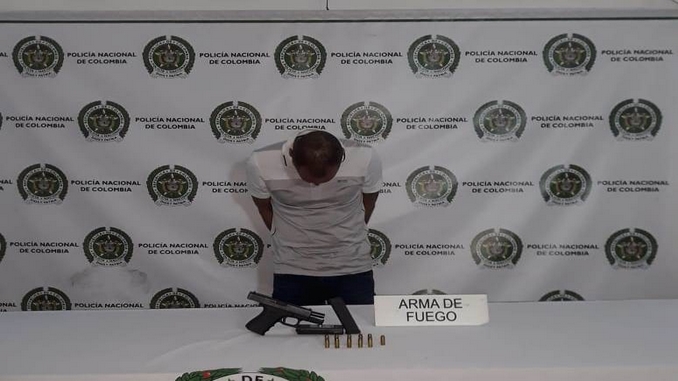 ¿Qué iba a hacer con eso?: Policía capturó a un hombre que portaba una pistola 40 mm en Medellín